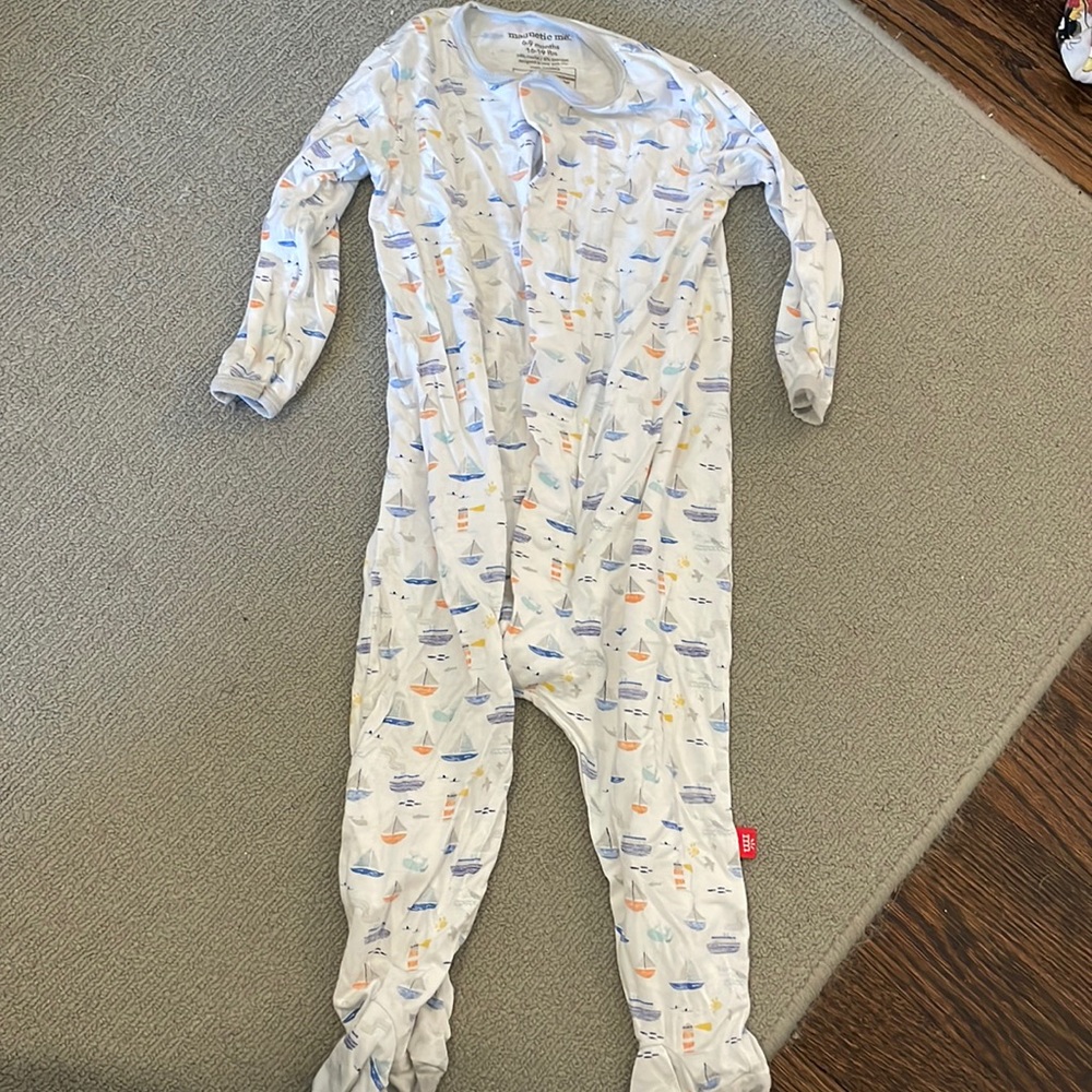 6-9 month sailboat magnetic me